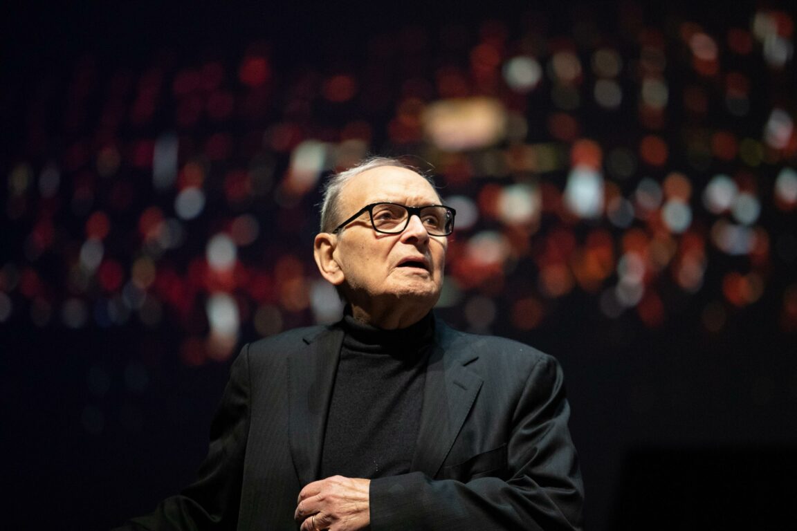 Ricordando Morricone, la città ricorda il premio Oscar; dalle 18 alle 22, da piazza Duomo e dai locali, si alzeranno le note delle inconfondibili melodie del maestro